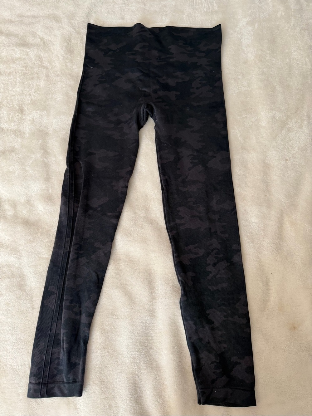 Spanx Black Camo Leggings -size large